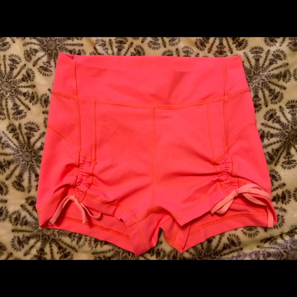 NWOT Lululemon Tie side shorts